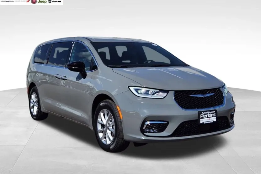 2025 Chrysler Pacifica photo 1