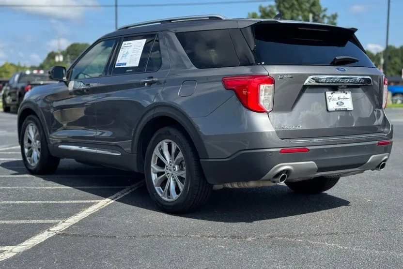 2023 Ford Explorer Limited photo 1