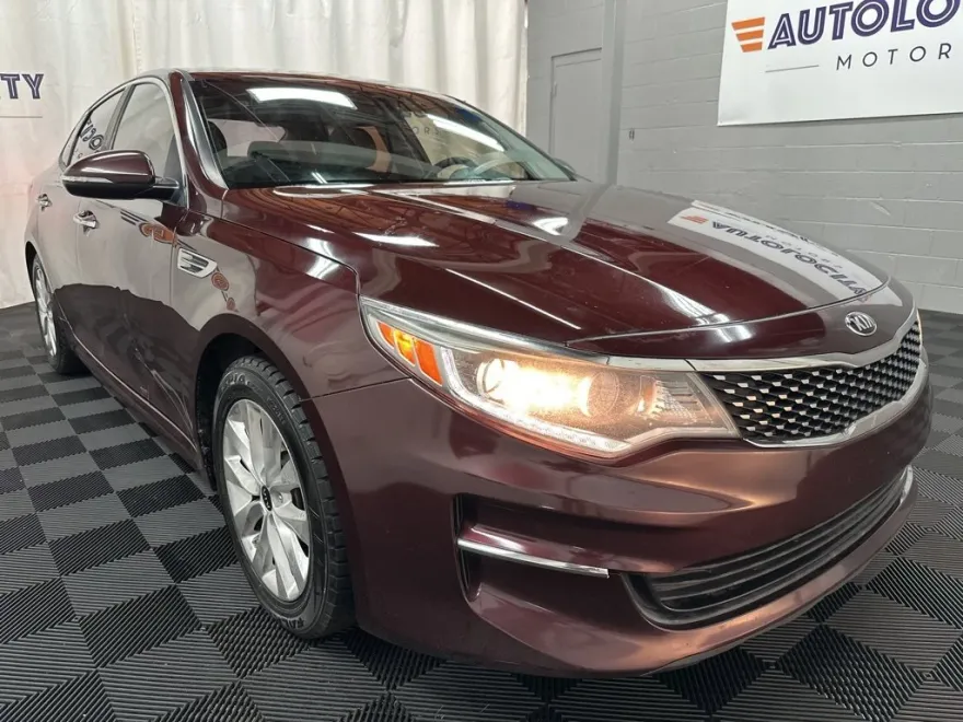 2016 Kia Optima EX photo 1