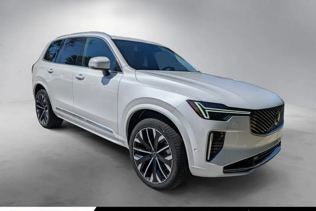 2025 Volvo XC90 T8 Plus photo 1