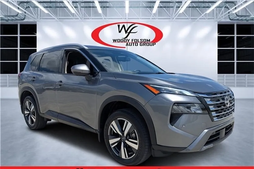 2023 Nissan Rogue Platinum photo 1
