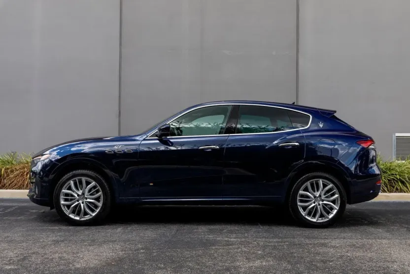 2022 Maserati Levante Base GT photo 1