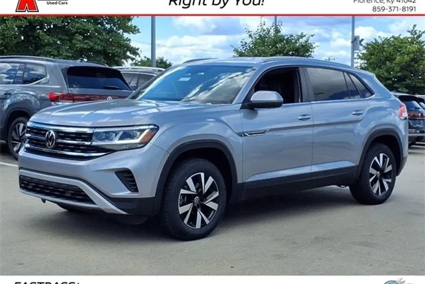 2022 Volkswagen Atlas Cross Sport SE photo 1