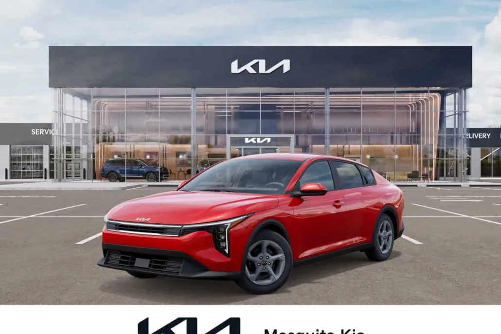 2025 Kia K4 LXS photo 1