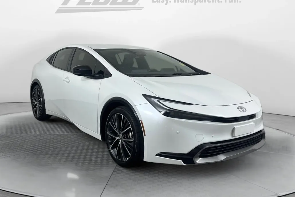 2023 Toyota Prius XLE photo 1