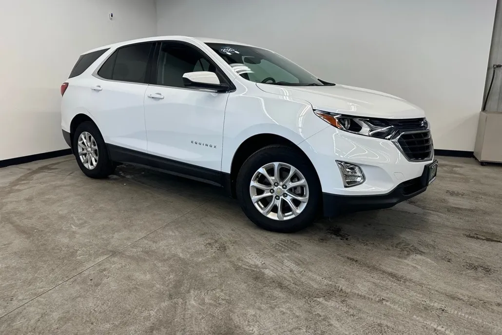 2020 Chevrolet Equinox LT photo 1