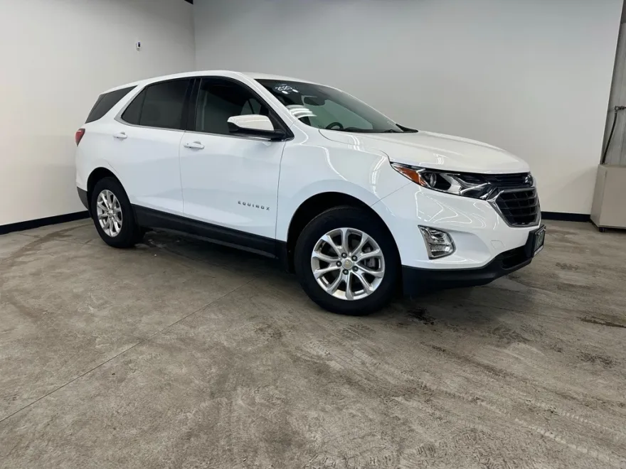 2020 Chevrolet Equinox LT photo 1