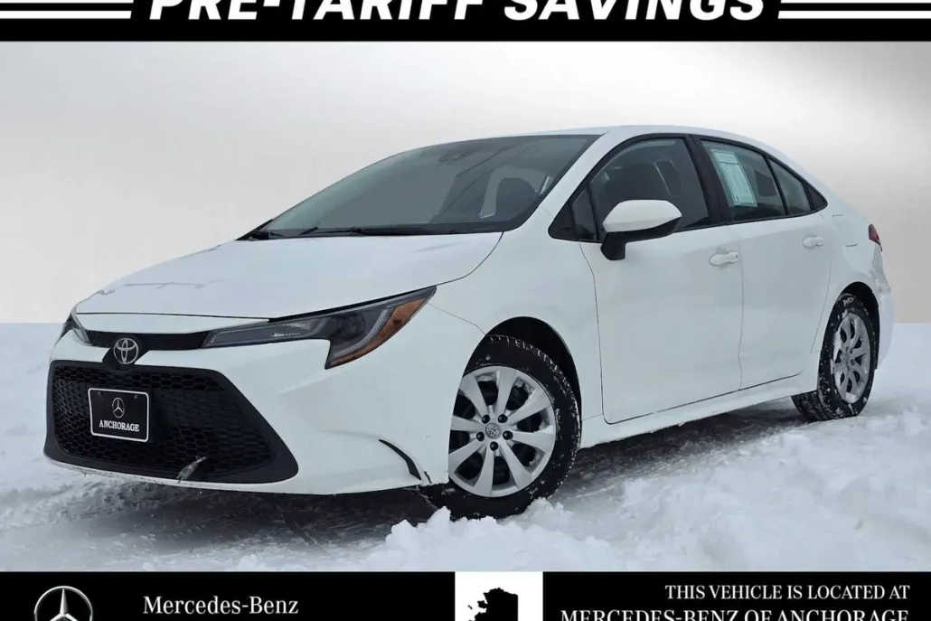 2021 Toyota Corolla LE photo 1