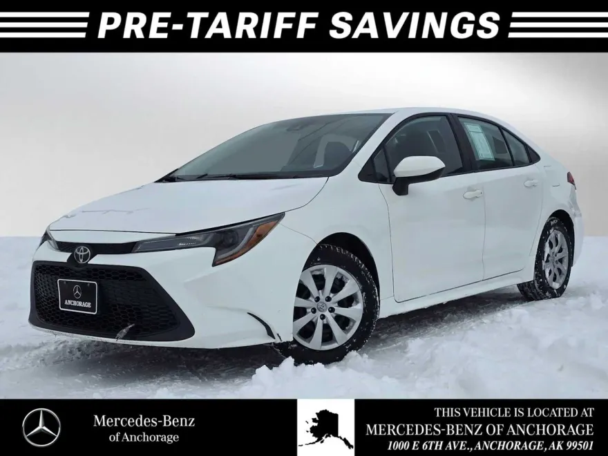 2021 Toyota Corolla LE photo 1