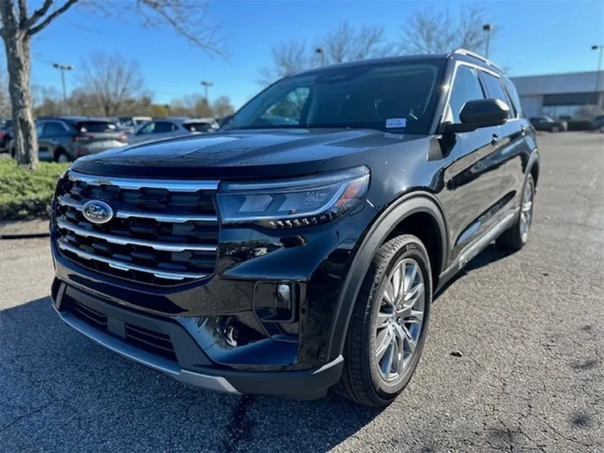 2025 Ford Explorer photo 1