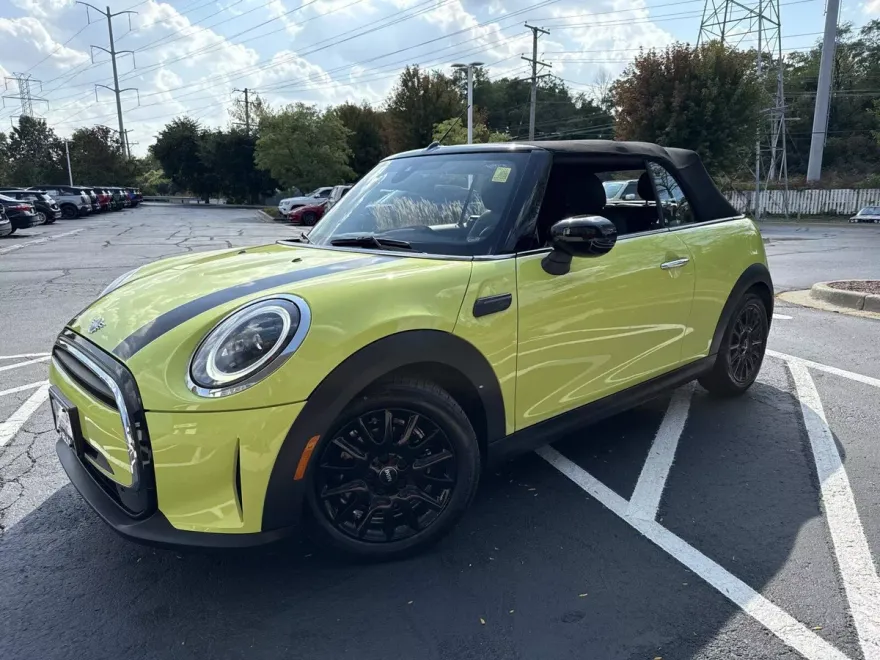 2023 Mini Cooper Signature photo 1
