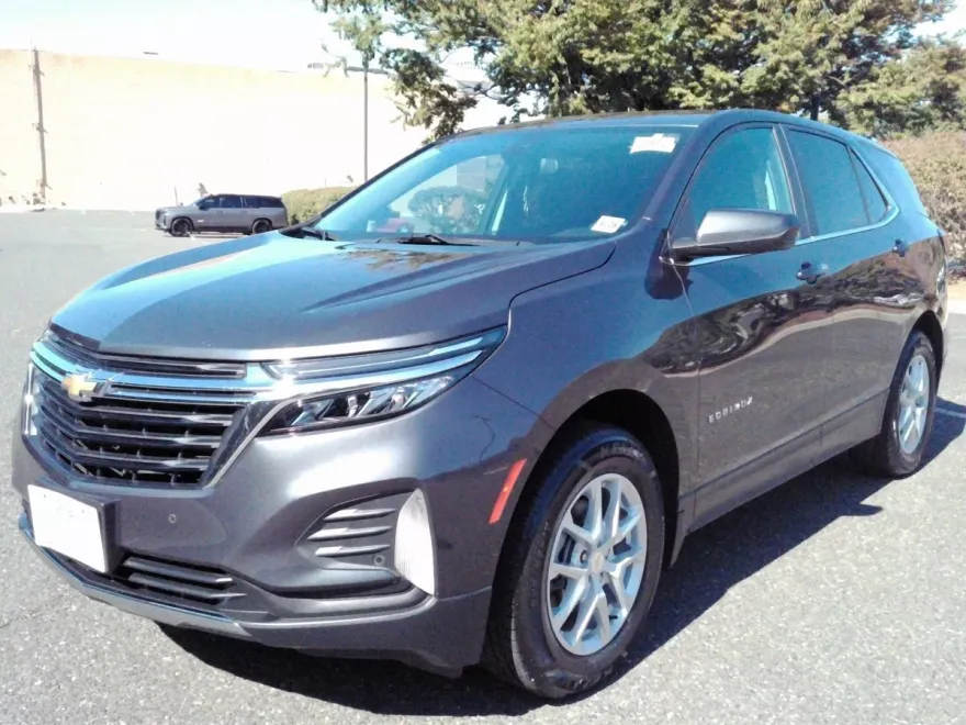 2023 Chevrolet Equinox LT photo 1