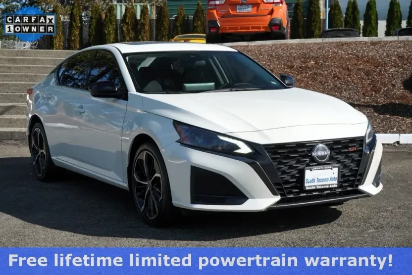 2023 Nissan Altima 2.5 SR photo 1