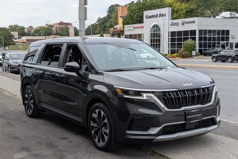 2024 Kia Carnival EX photo 1
