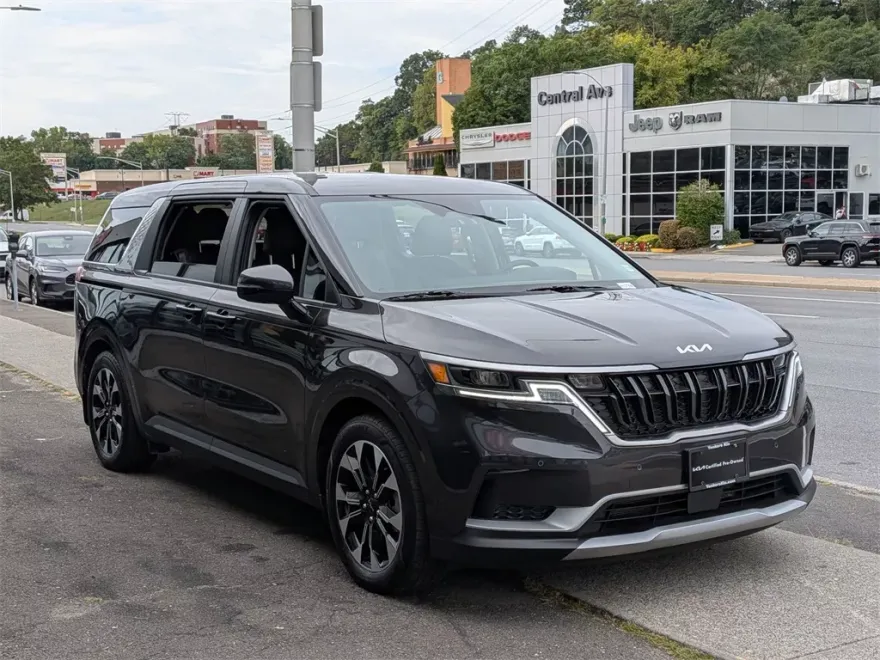 2024 Kia Carnival EX photo 1