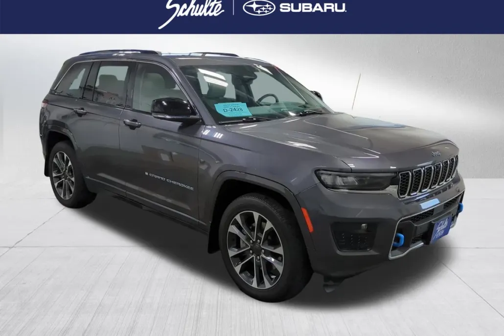 2022 Jeep Cherokee 4xe Overland photo 1