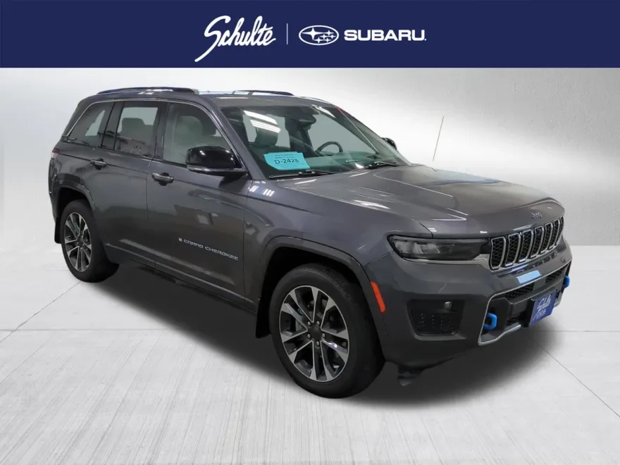 2022 Jeep Cherokee 4xe Overland photo 1