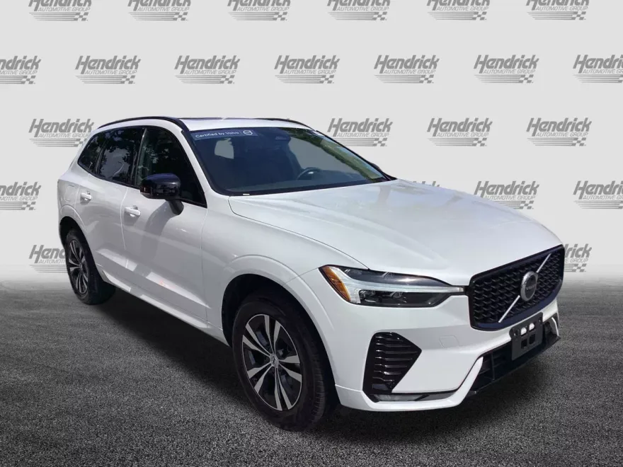 2025 Volvo XC60 Core photo 1