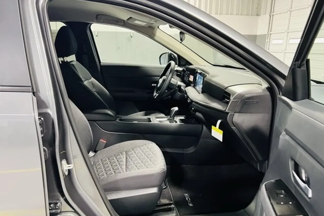 2026 Nissan Kicks SV photo 1