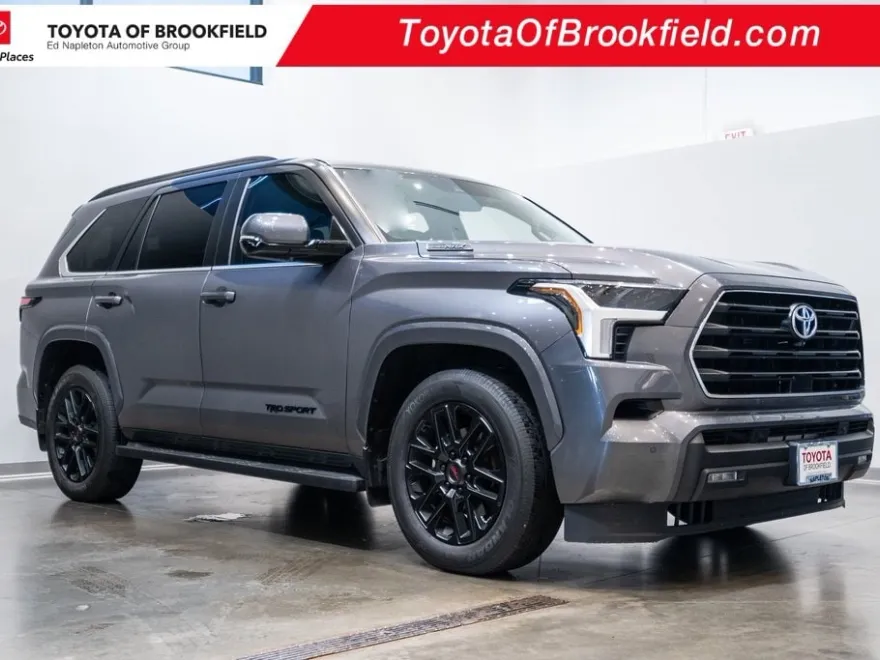2024 Toyota Sequoia SR5 photo 1