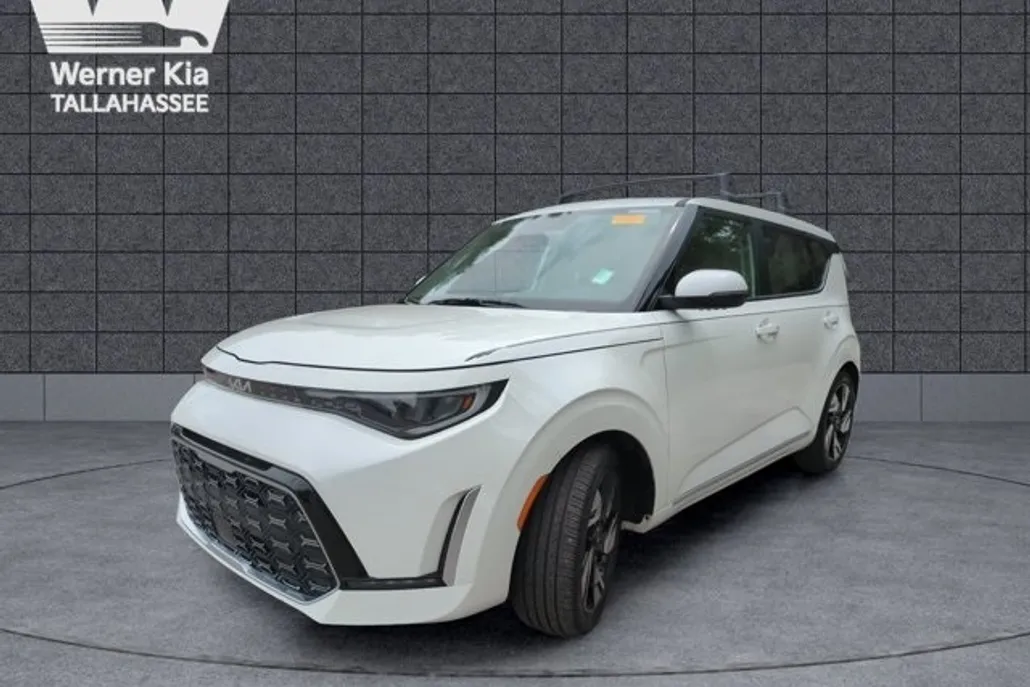 2023 Kia Soul GT-Line photo 1