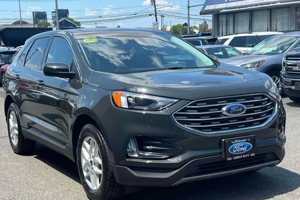2022 Ford Edge SEL photo 1