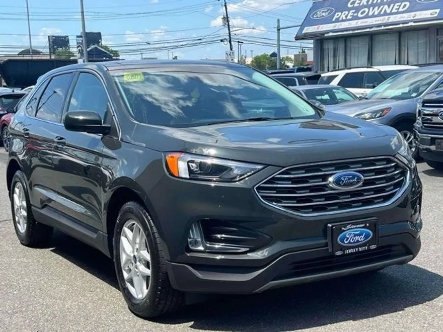 2022 Ford Edge SEL photo 1