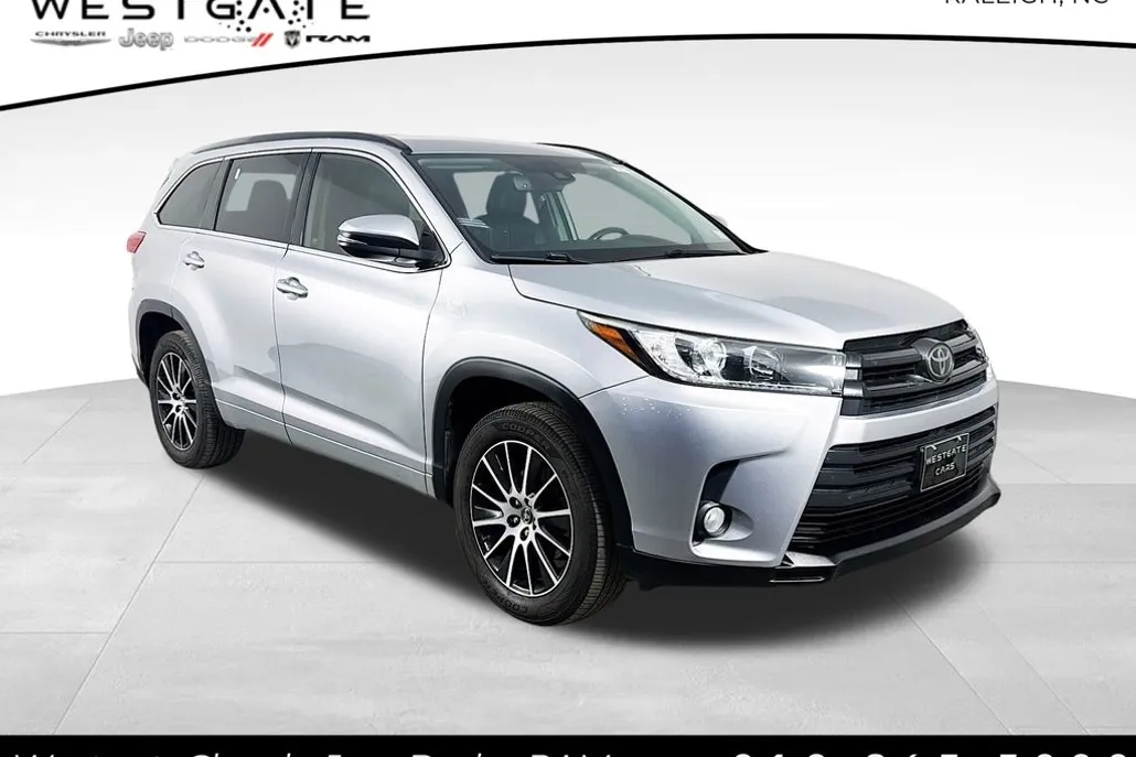 2018 Toyota Highlander SE photo 1