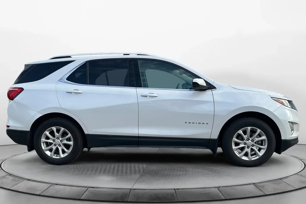 2020 Chevrolet Equinox LT photo 1