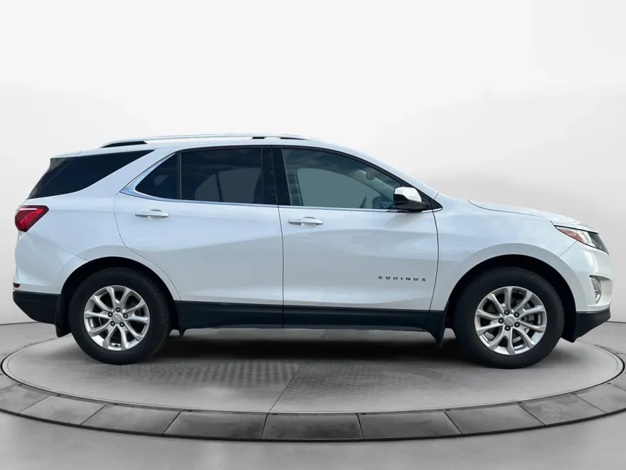 2020 Chevrolet Equinox LT photo 1