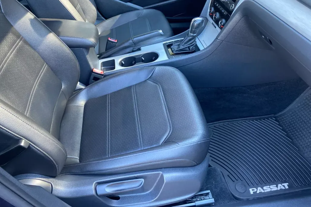 2013 Volkswagen Passat SE photo 1