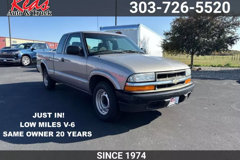 2002 Chevrolet S-10 Pickup photo 1