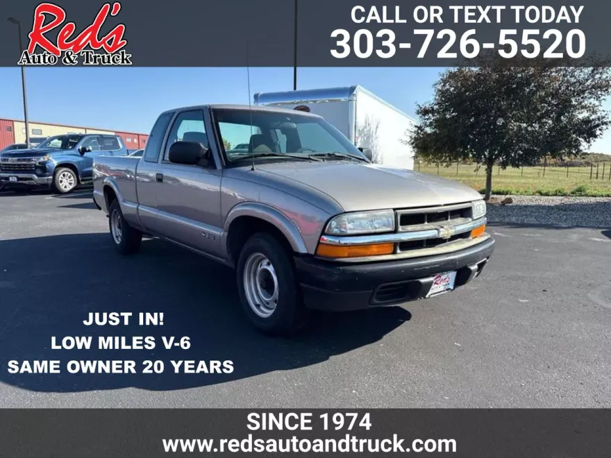 2002 Chevrolet S-10 Pickup photo 1