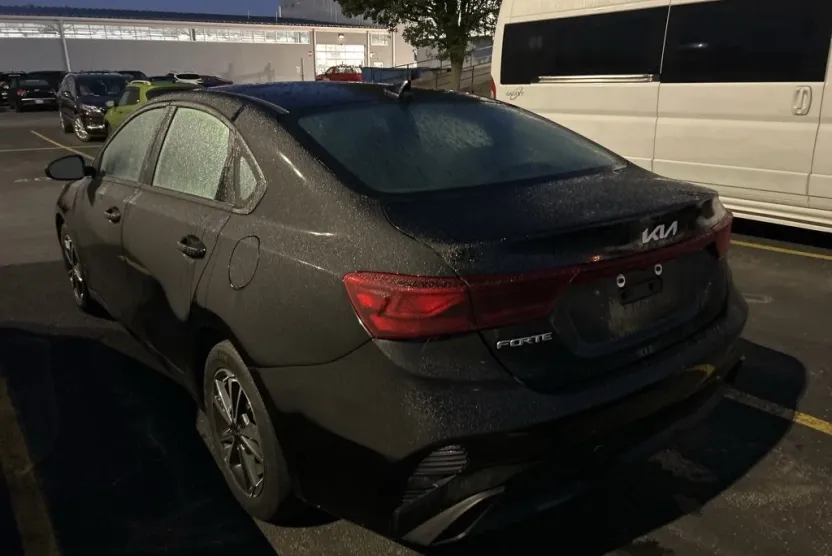 2023 Kia Forte LXS photo 1