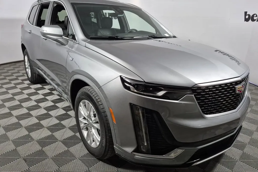 2025 Cadillac XT6 Luxury photo 1