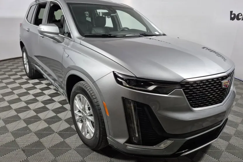 2025 Cadillac XT6 Luxury photo 1