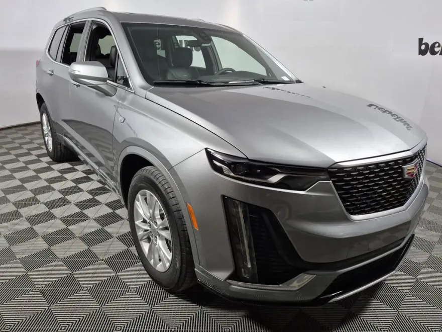 2025 Cadillac XT6 Luxury photo 1