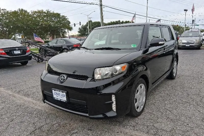 2013 Scion xB photo 1