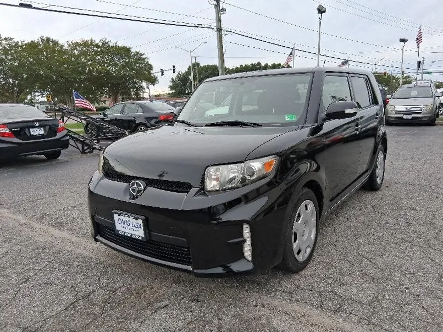 2013 Scion xB photo 1