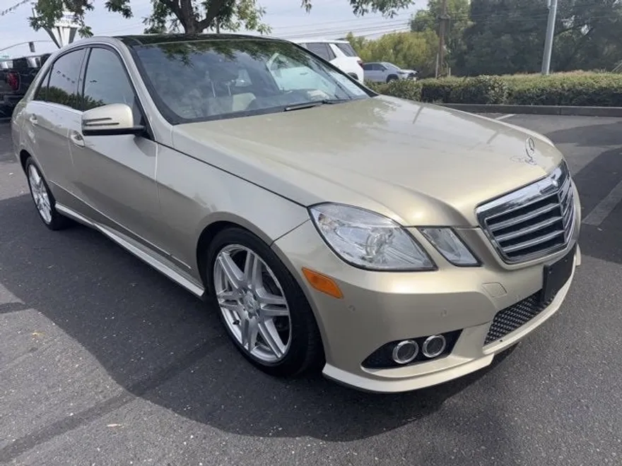 2010 Mercedes Benz E Sedan photo 1