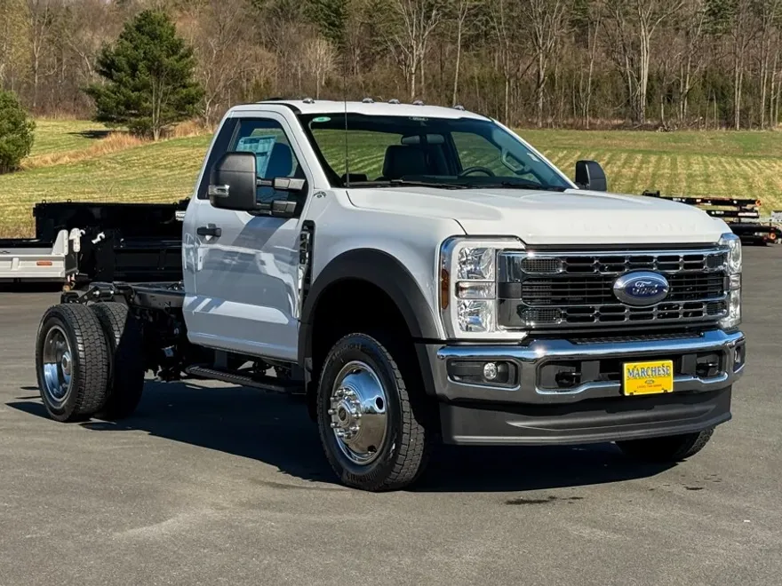 2025 Ford F-450 photo 1