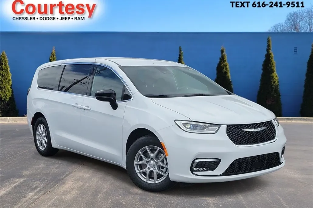 2026 Chrysler Pacifica photo 1