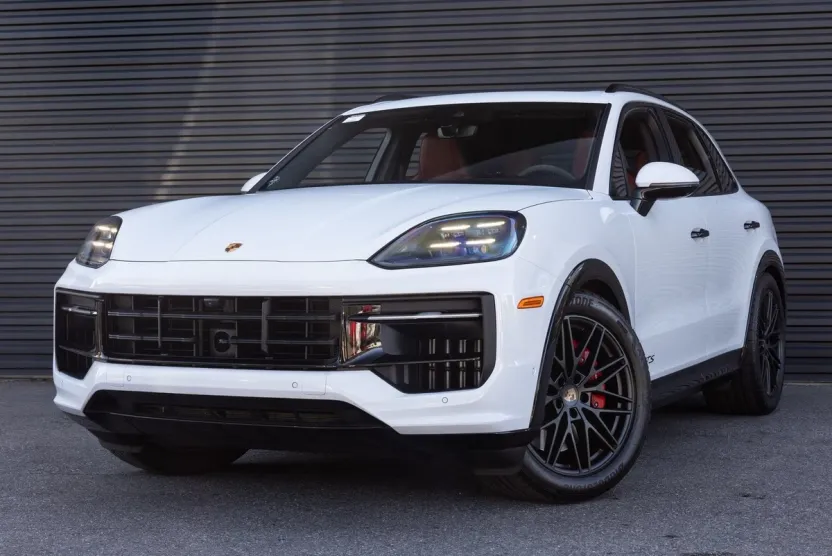 2025 Porsche Cayenne GTS photo 1