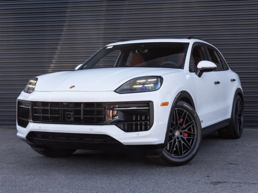 2025 Porsche Cayenne GTS photo 1