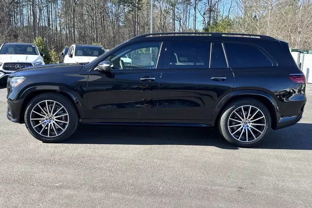 2025 Mercedes Benz GLS 450 4MATIC photo 1
