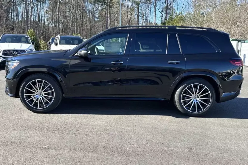 2025 Mercedes Benz GLS 450 4MATIC photo 1