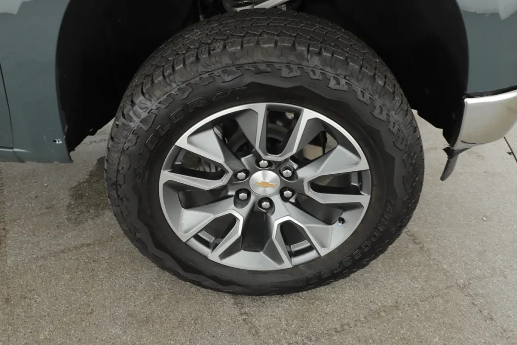 2025 Chevrolet Silverado 1500 LT photo 1