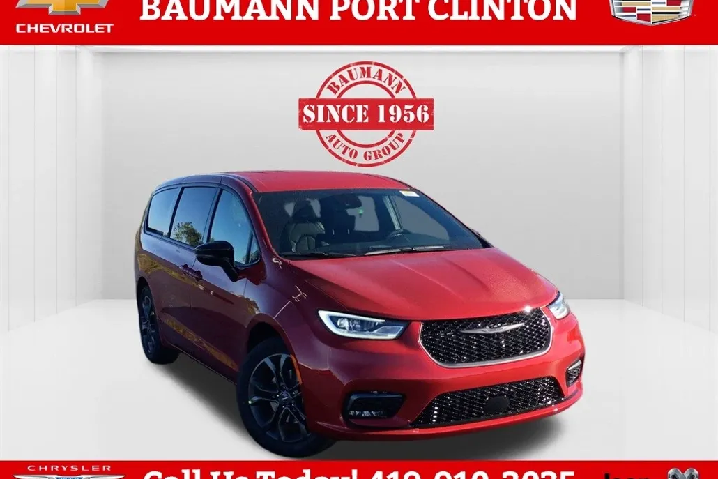 2026 Chrysler Pacifica photo 1