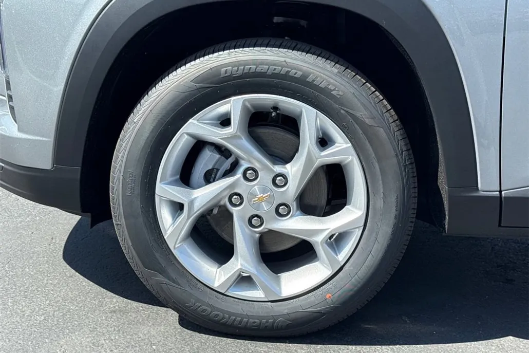 2026 Chevrolet Trax LS photo 1