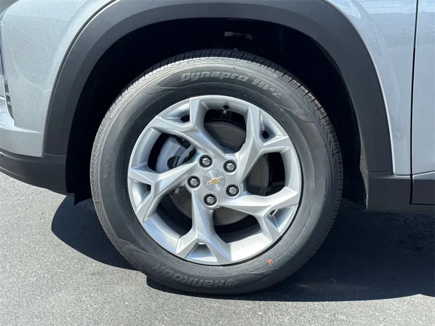 2026 Chevrolet Trax LS photo 1